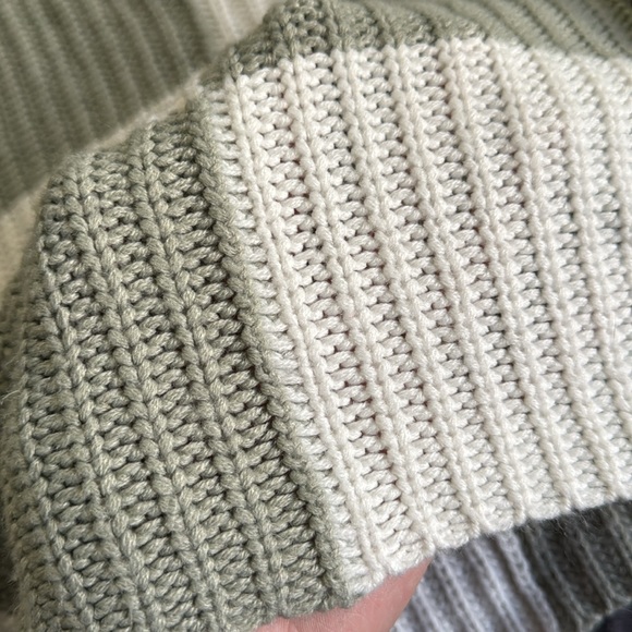 White and sage green Moon & Madison sweater! - Picture 2 of 2